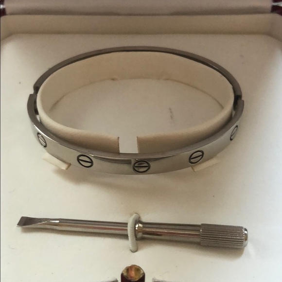 Authentic Cartier love bracelet size 17 - Picture 2 of 8